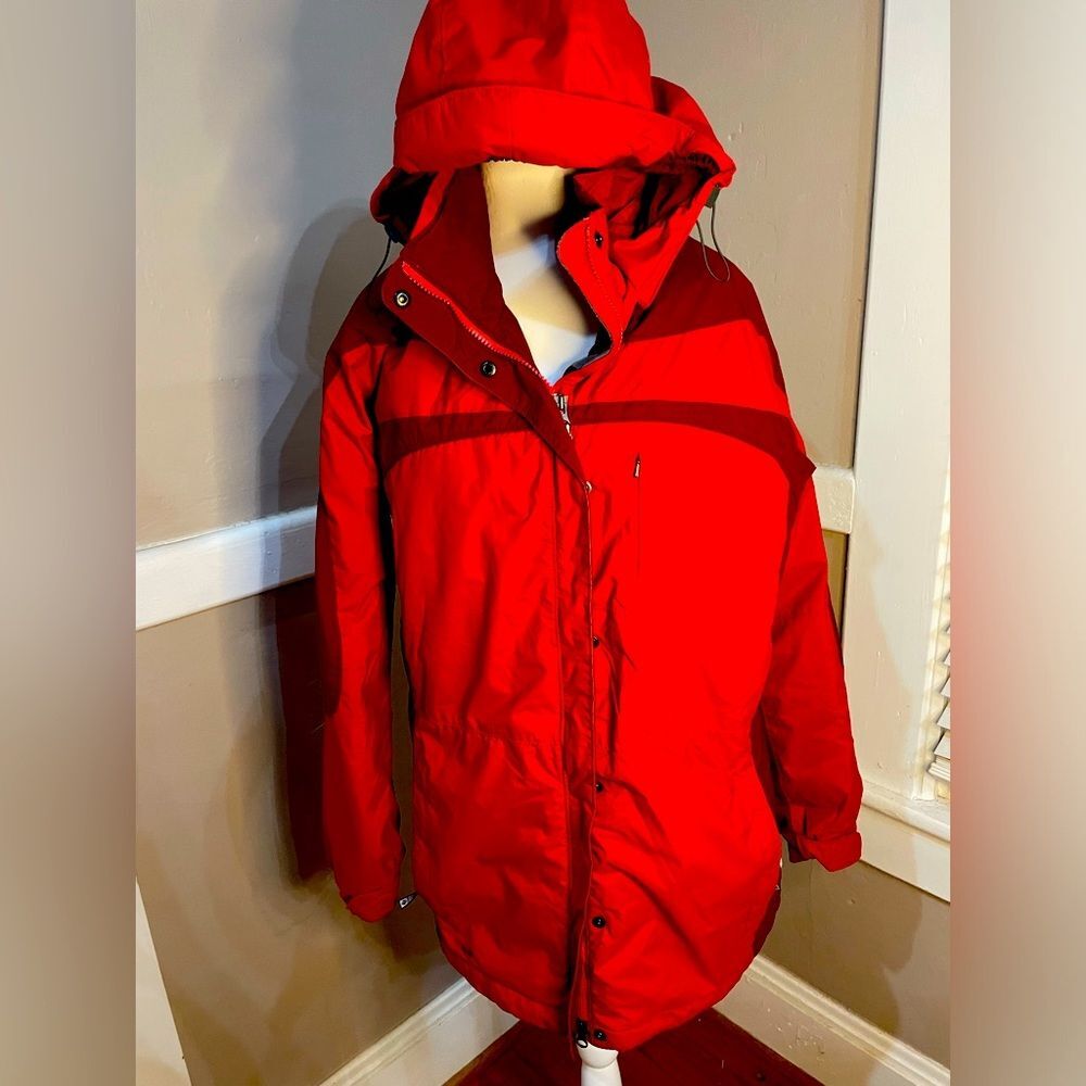 Columbia Waterproof breathable Red Heavy weight Jacket w hood Size: Large